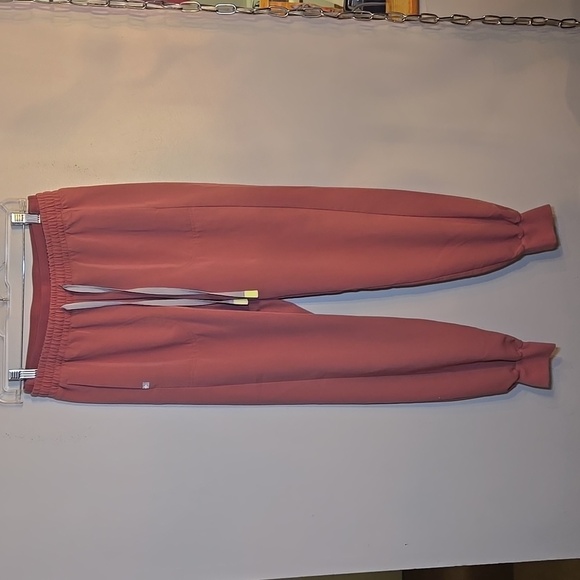 Figs Mari Skinny Ulta Rose Joggers NWOT - Picture 3 of 13